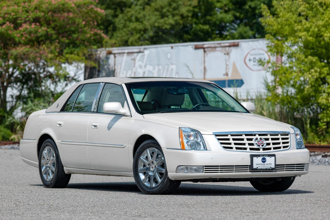 2011 Cadillac DTS - Image 25 of 31