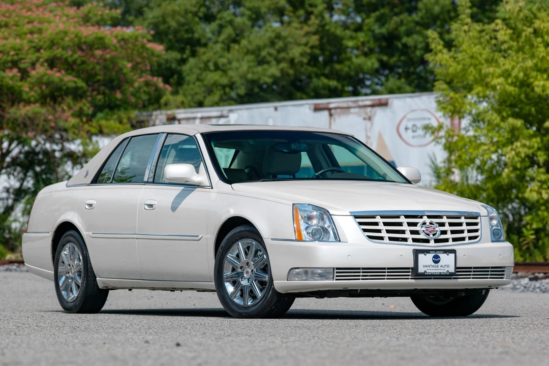 2011 Cadillac DTS - Image 24 of 31