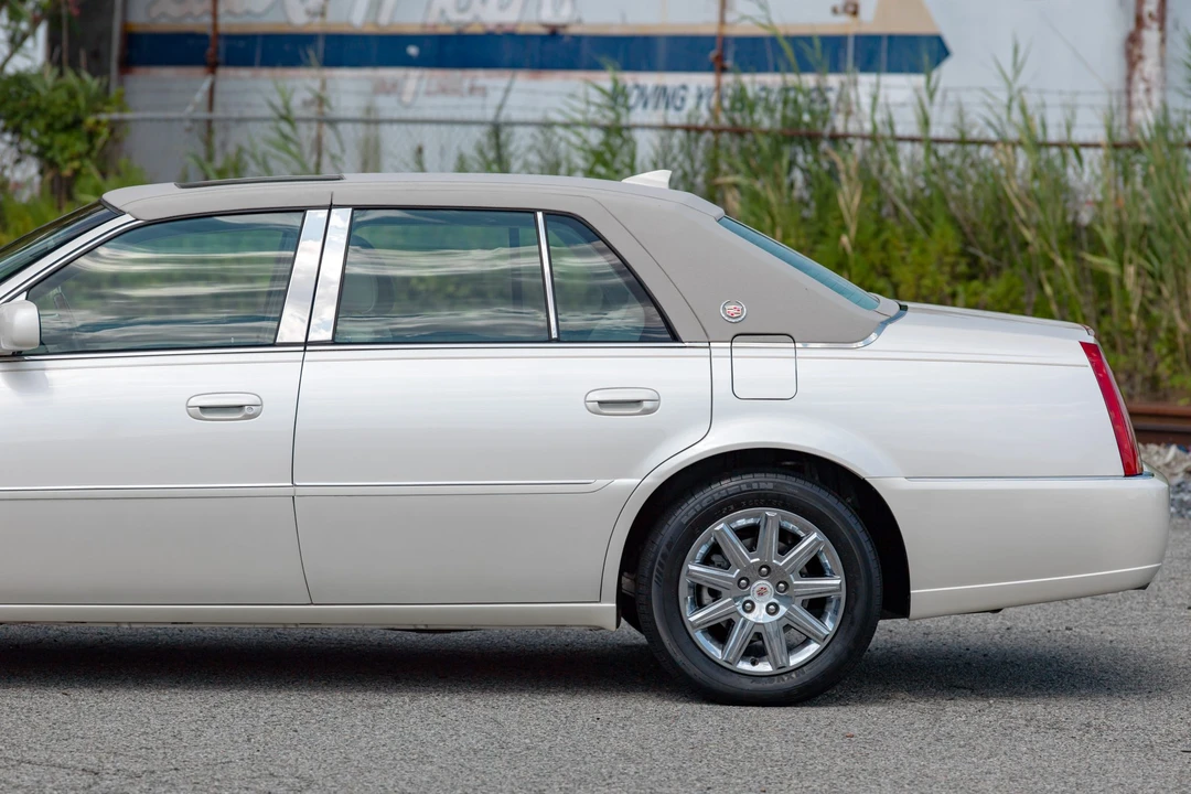 2011 Cadillac DTS - Image 31 of 31