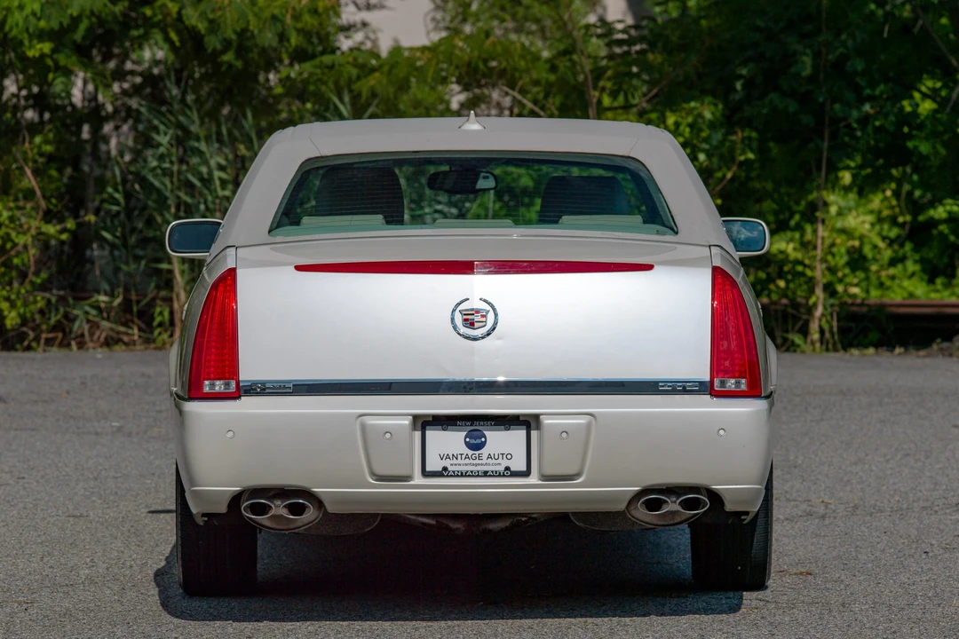 2011 Cadillac DTS - Image 14 of 31