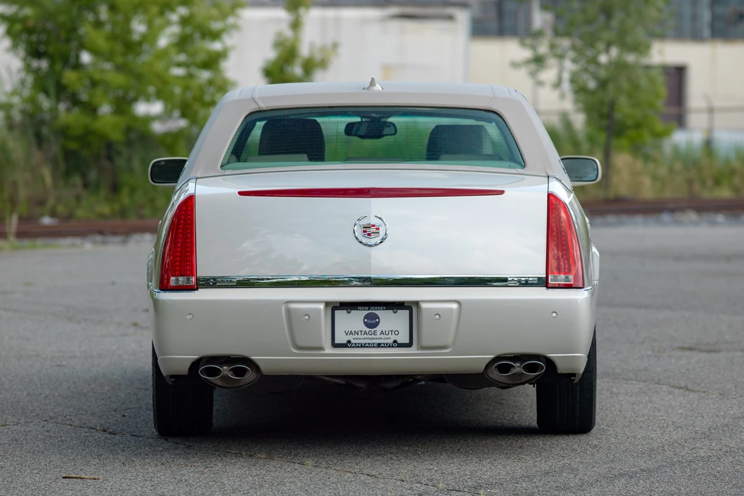 2011 Cadillac DTS - Image 13 of 31
