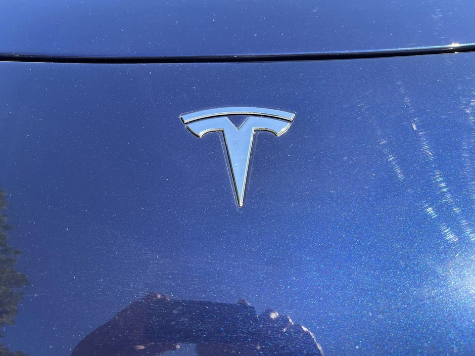 2011 Tesla Roadster - Image 26 of 31