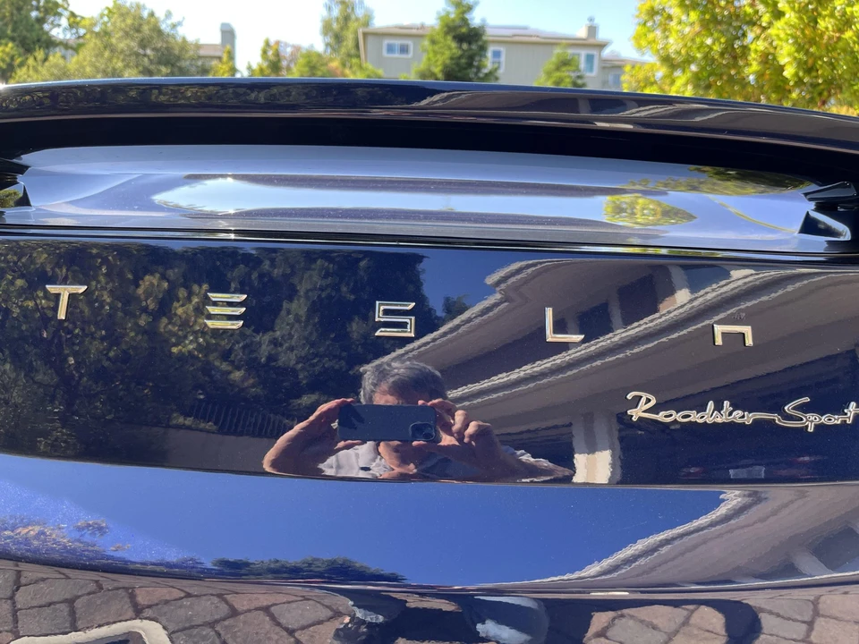 2011 Tesla Roadster - Image 29 of 31
