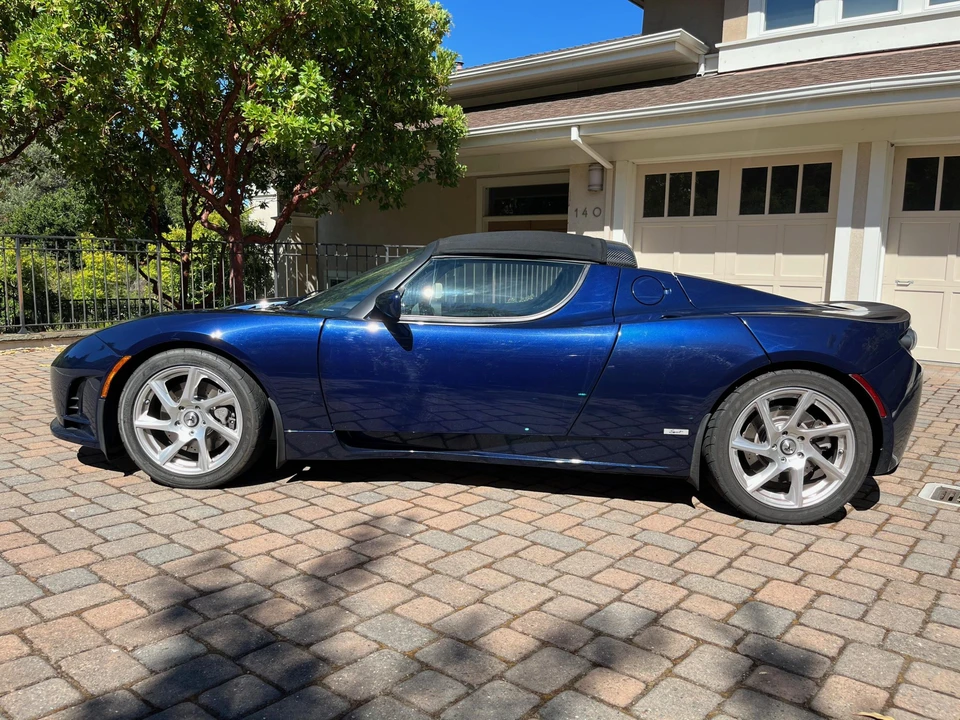 2011 Tesla Roadster - Image 10 of 31