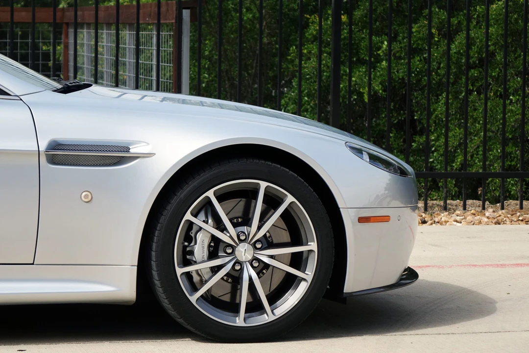 2012 Aston Martin V8 Vantage (2006-2017) - Image 27 of 31