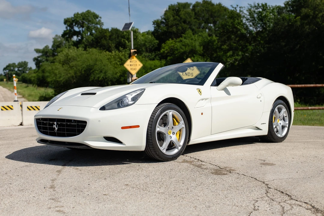 2013 Ferrari California 30 - Image 2 of 31