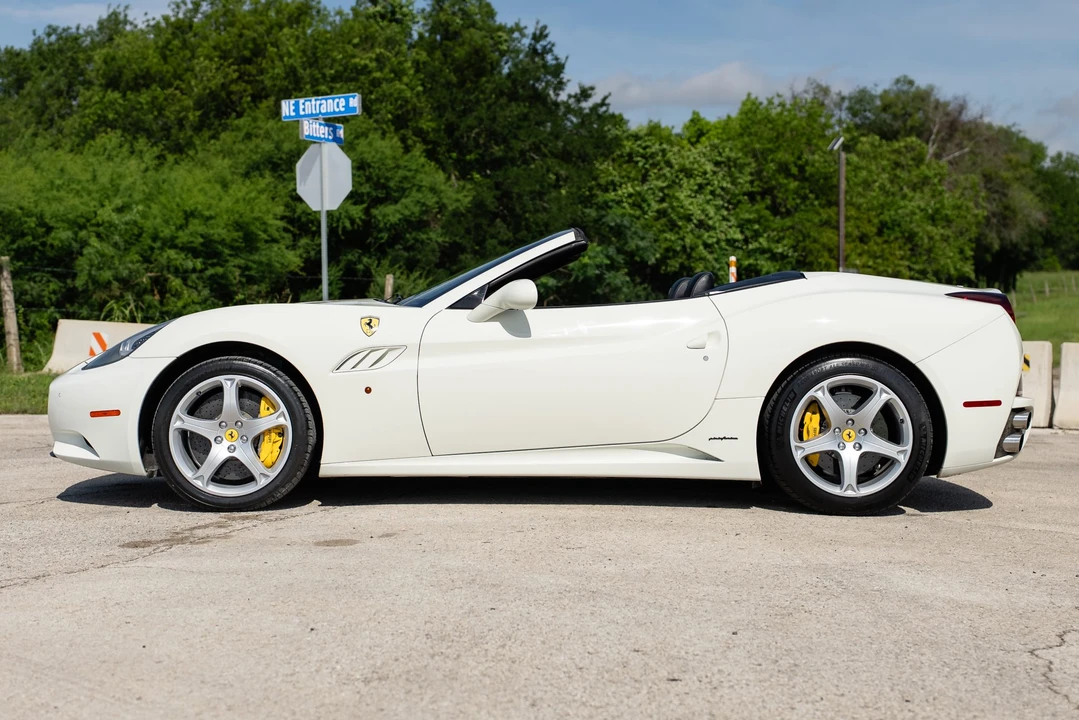 2013 Ferrari California 30 - Image 17 of 31