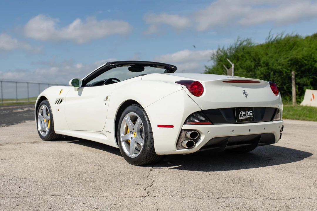 2013 Ferrari California 30 - Image 15 of 31