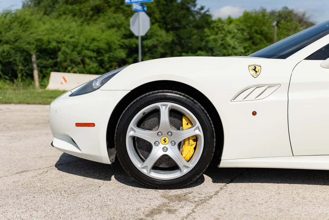 2013 Ferrari California 30 - Image 26 of 31