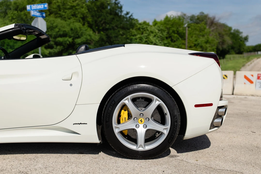 2013 Ferrari California 30 - Image 27 of 31