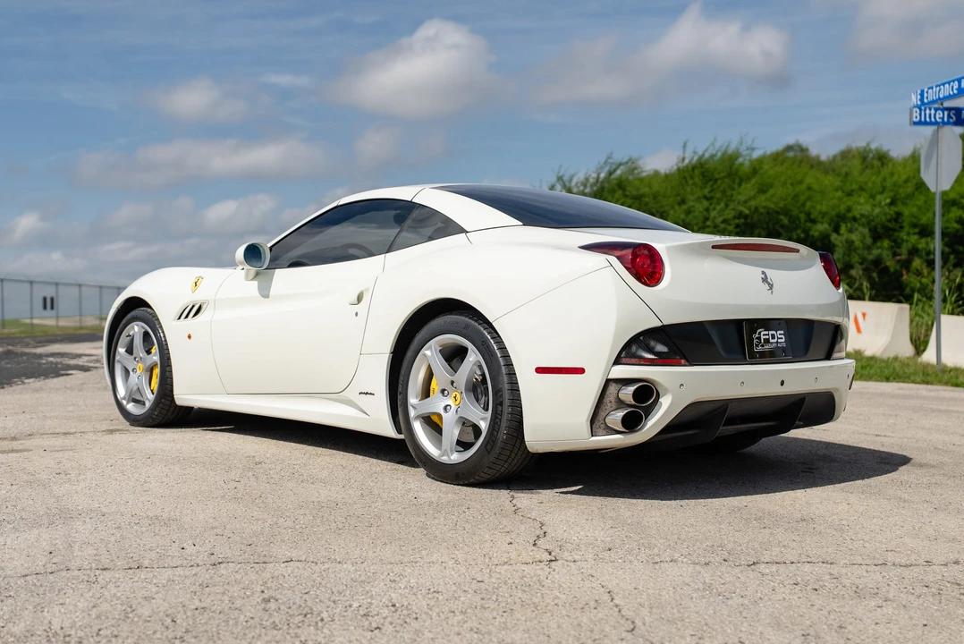 2013 Ferrari California 30 - Image 24 of 31