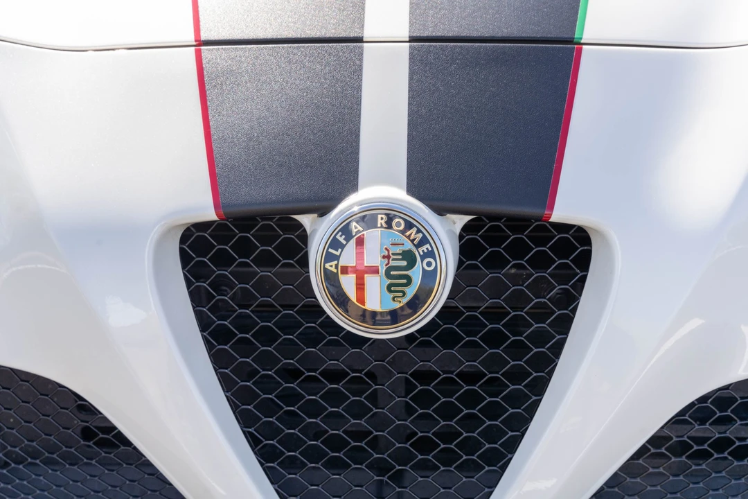 2015 Alfa Romeo 4C Coupe - Image 25 of 31