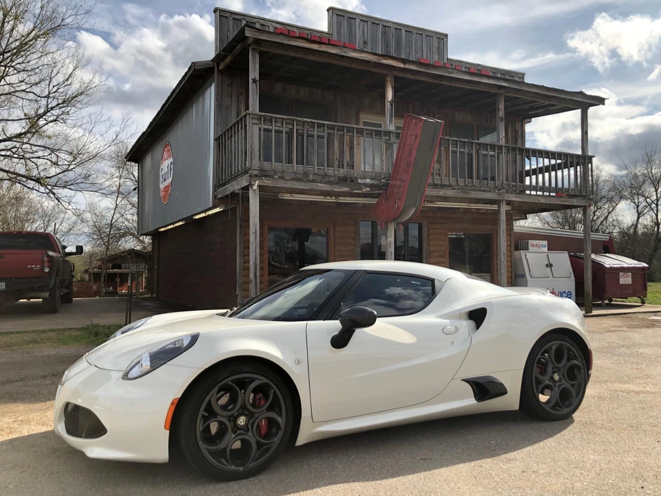 2015 Alfa Romeo 4C Coupe - Image 5 of 31