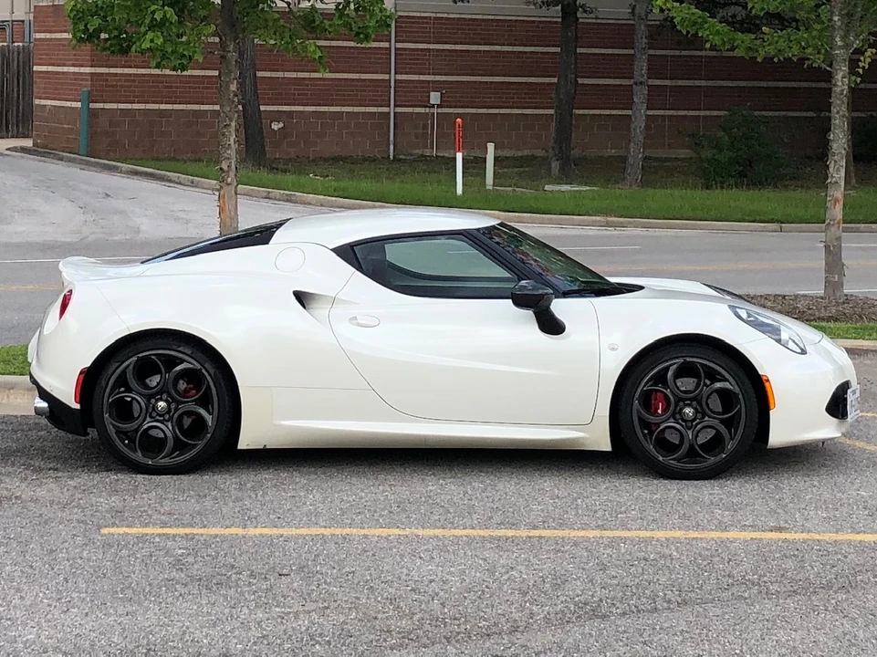 2015 Alfa Romeo 4C Coupe - Image 9 of 31