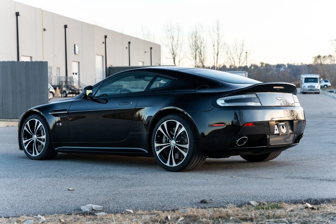 2015 Aston Martin V12 Vantage (2010-2018) - Image 27 of 31