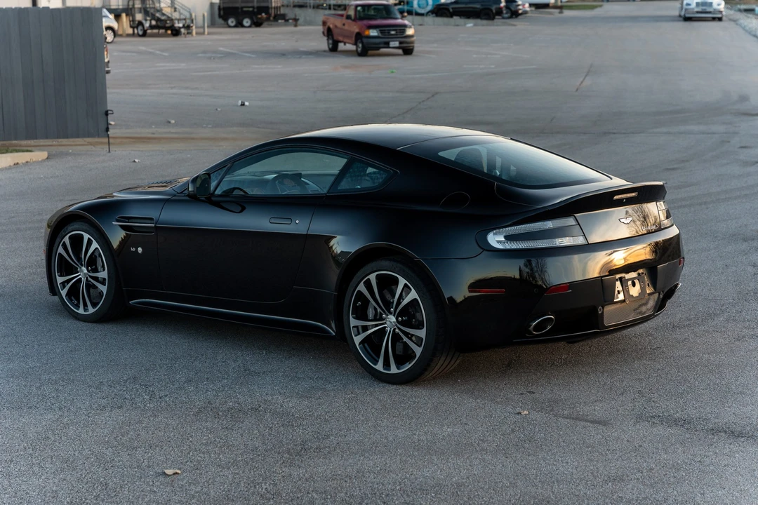 2015 Aston Martin V12 Vantage (2010-2018) - Image 28 of 31