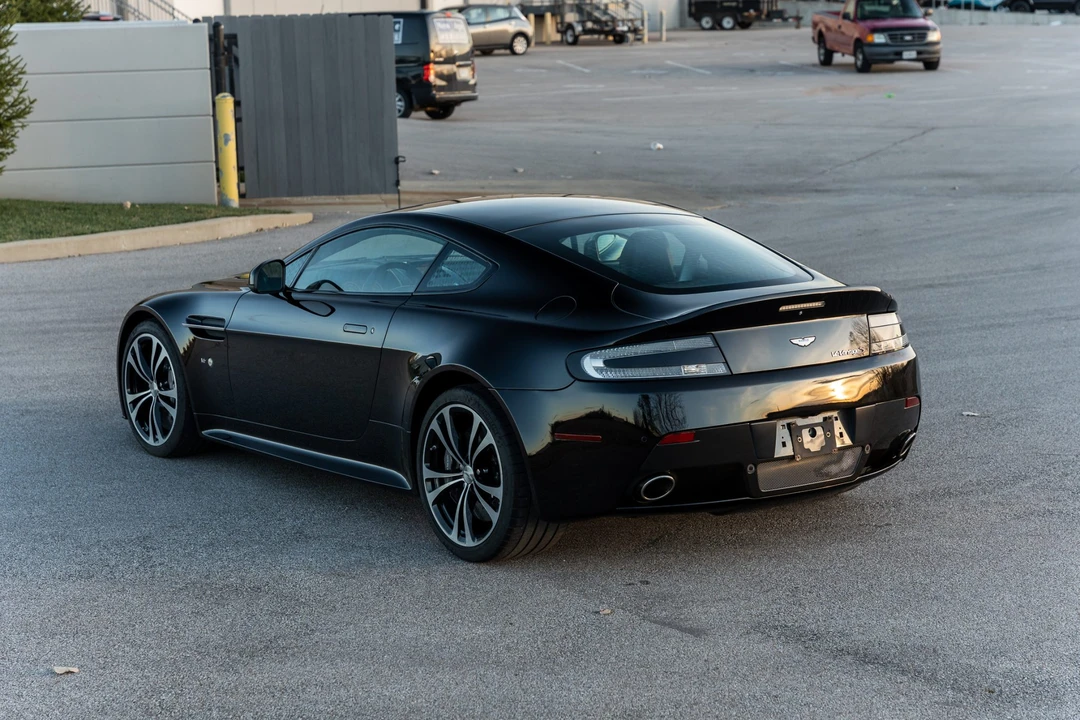 2015 Aston Martin V12 Vantage (2010-2018) - Image 25 of 31