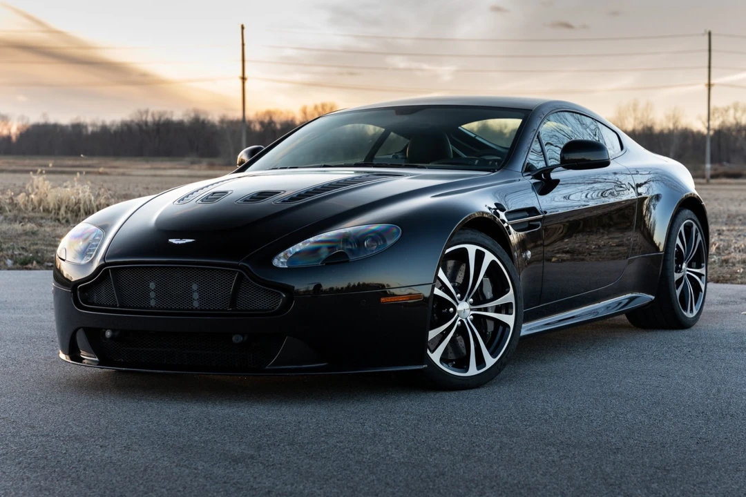 2015 Aston Martin V12 Vantage (2010-2018) - Image 1 of 31