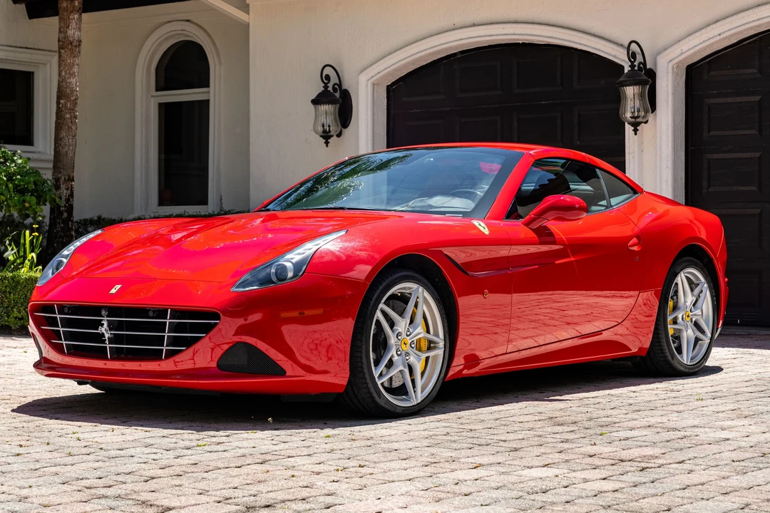 2015 Ferrari California T - Image 2 of 31