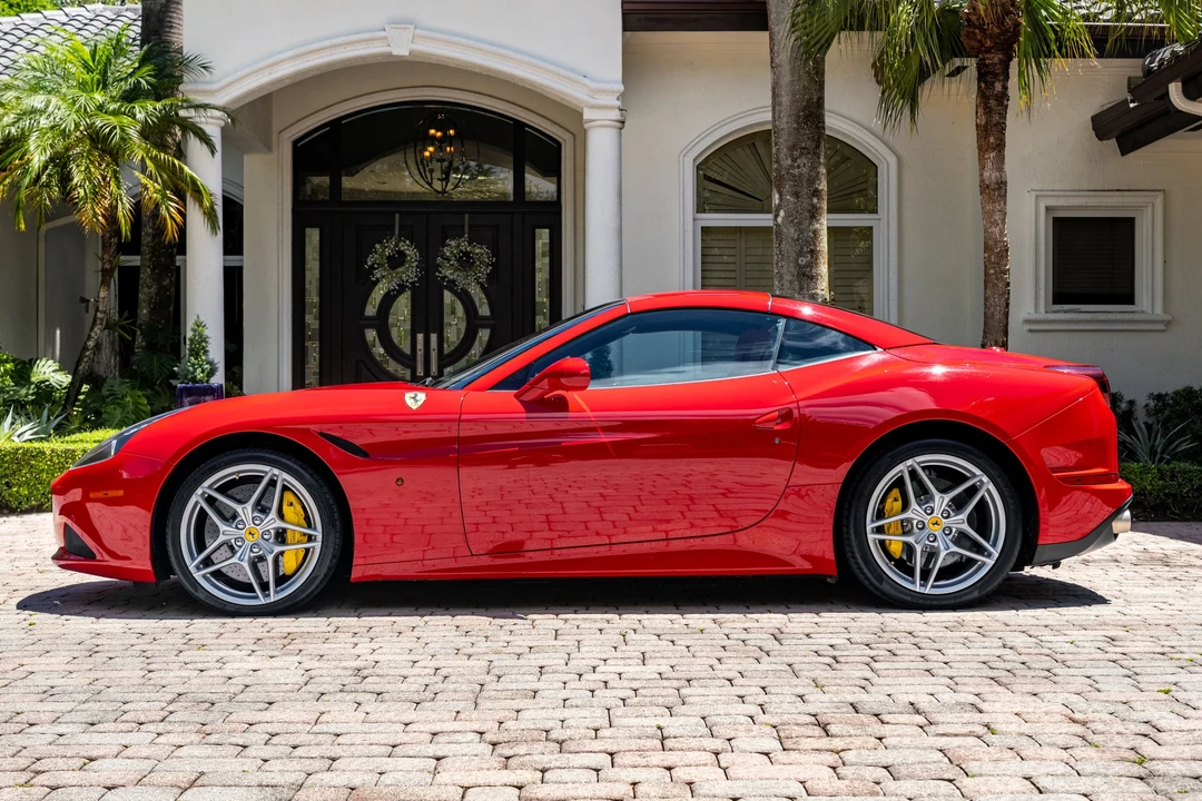2015 Ferrari California T - Image 4 of 31