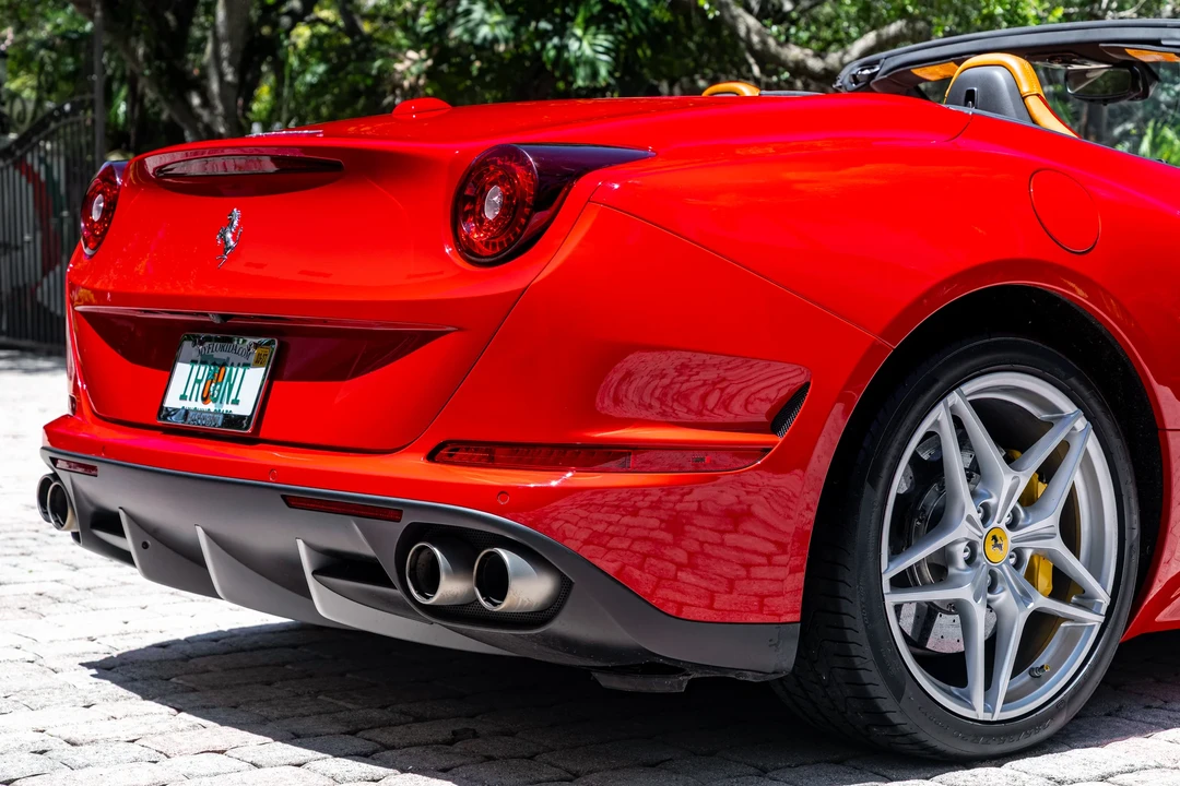 2015 Ferrari California T - Image 30 of 31