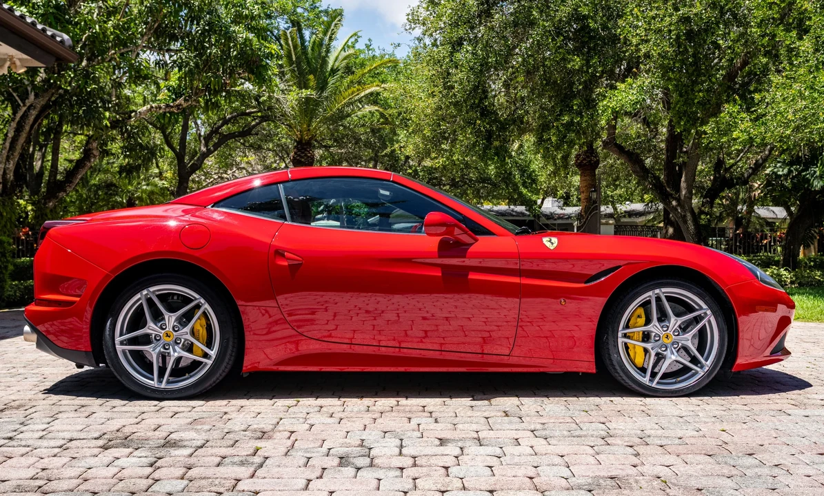 2015 Ferrari California T - Image 8 of 31