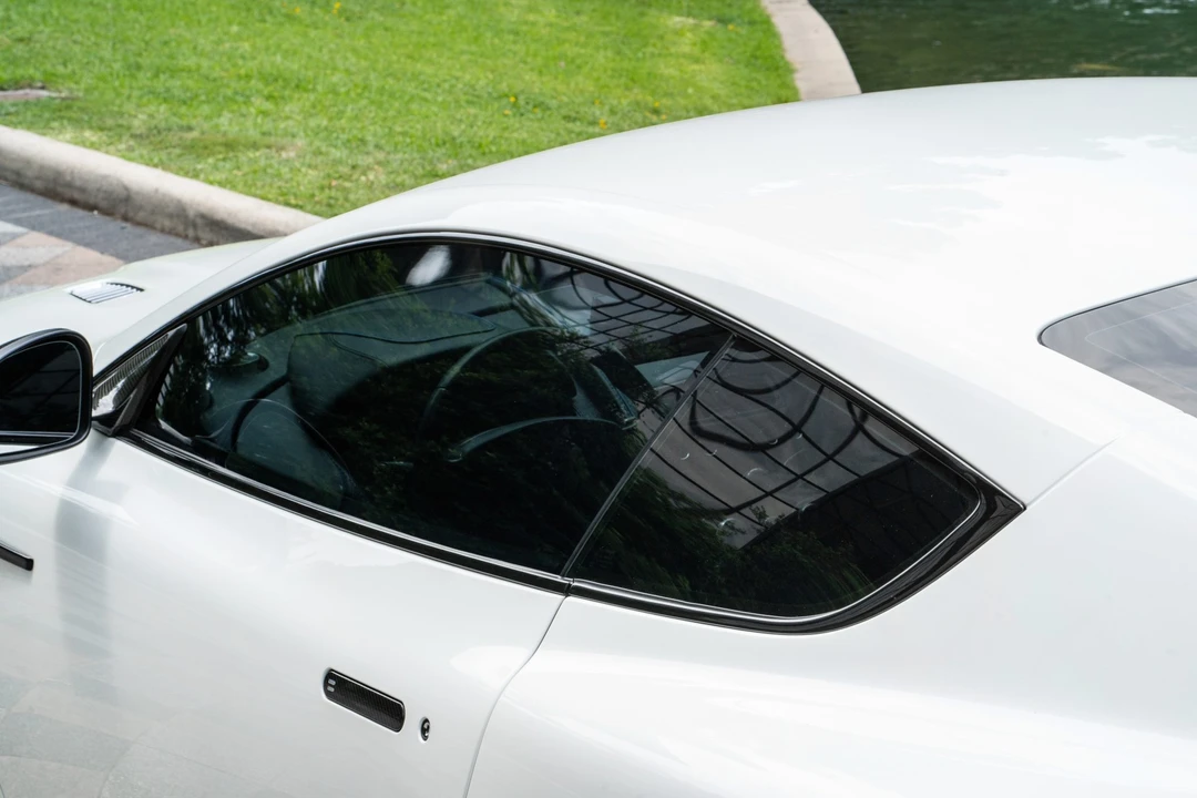 2016 Aston Martin DB9 - Image 17 of 31