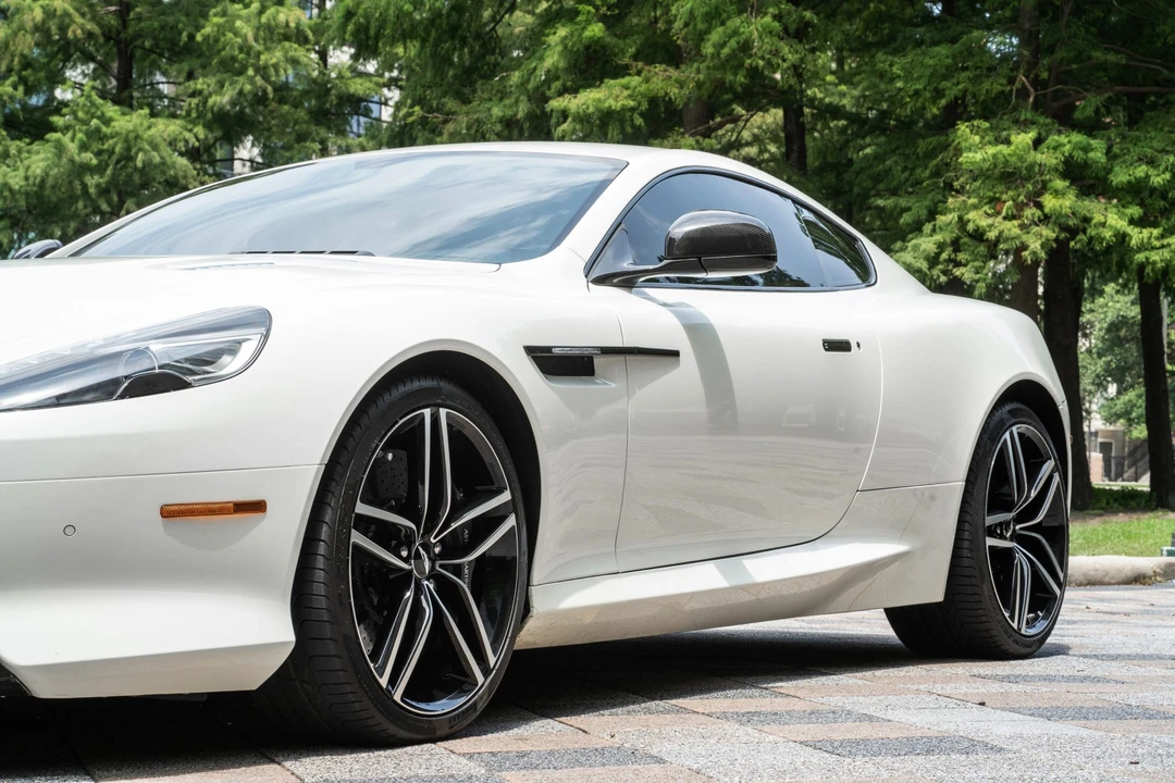 2016 Aston Martin DB9 - Image 15 of 31