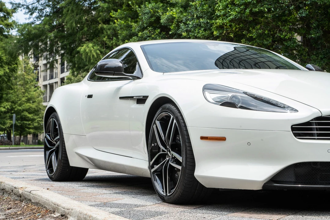 2016 Aston Martin DB9 - Image 13 of 31