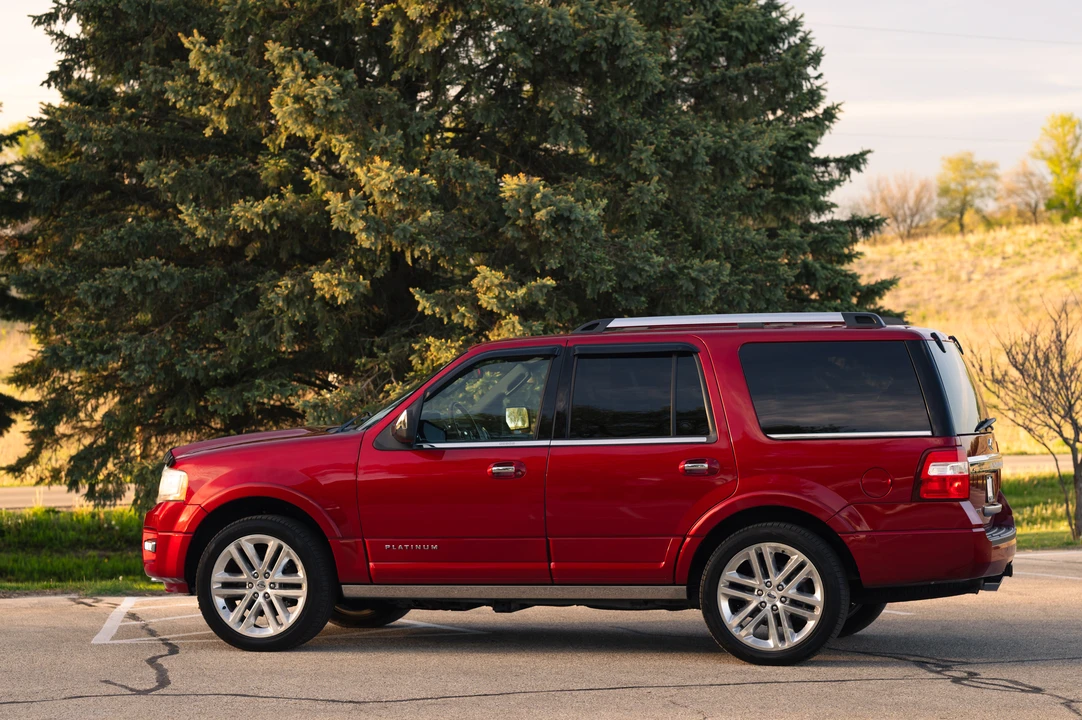2016 Ford Expedition 3rd Gen - Image 4 of 31