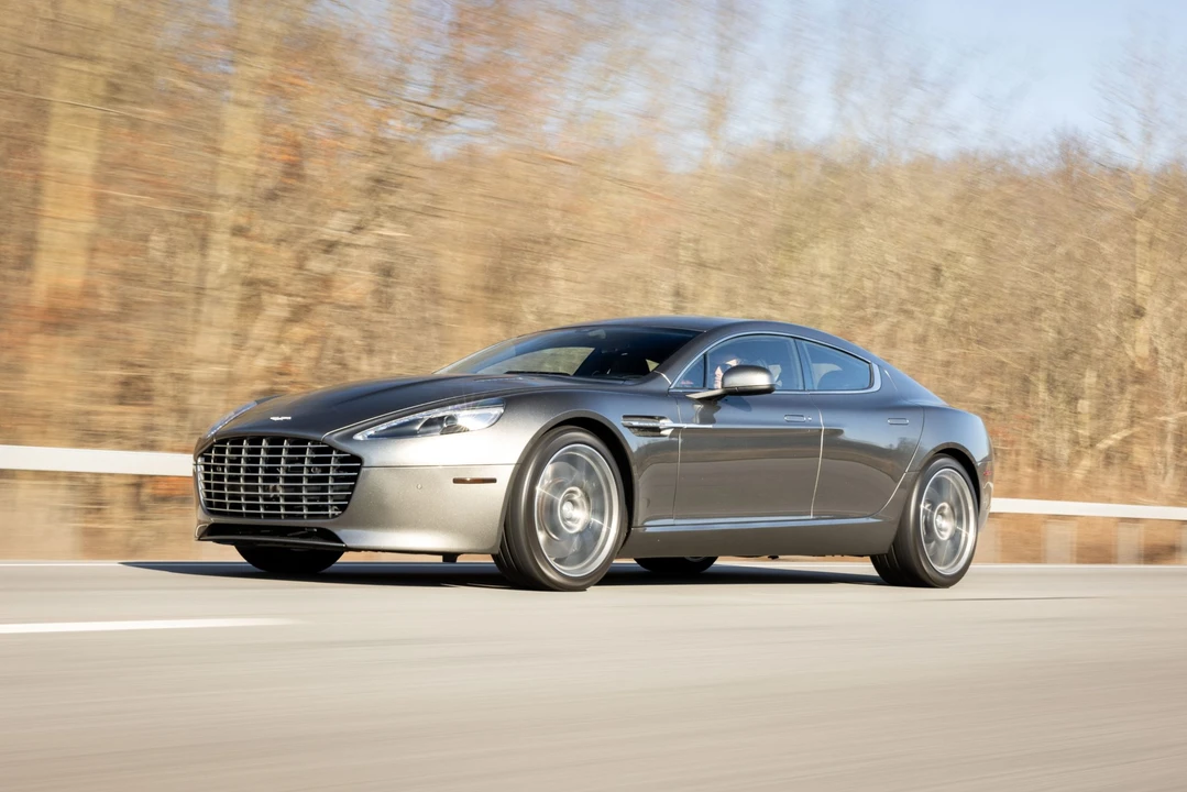 2017 Aston Martin Rapide - Image 2 of 31