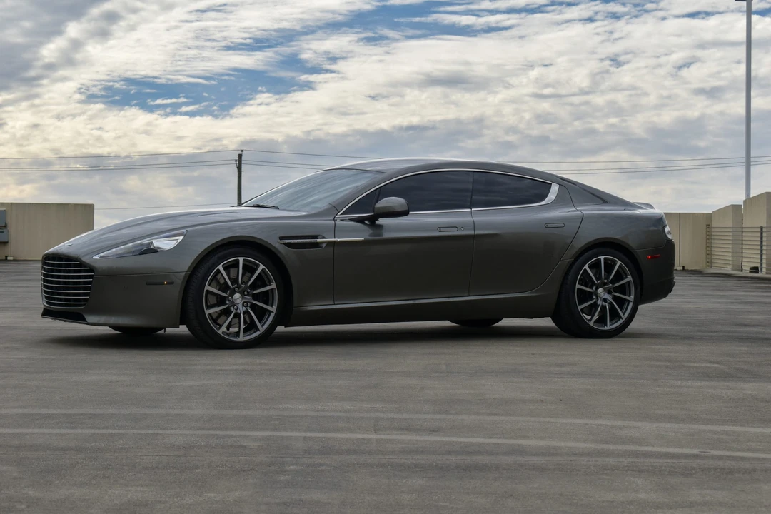 2017 Aston Martin Rapide - Image 2 of 31