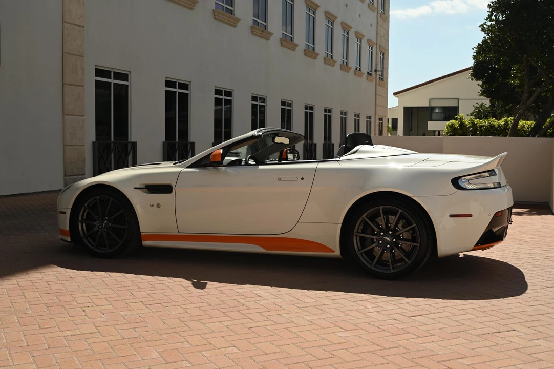 2017 Aston Martin V12 Vantage (2010-2018) - Image 2 of 31