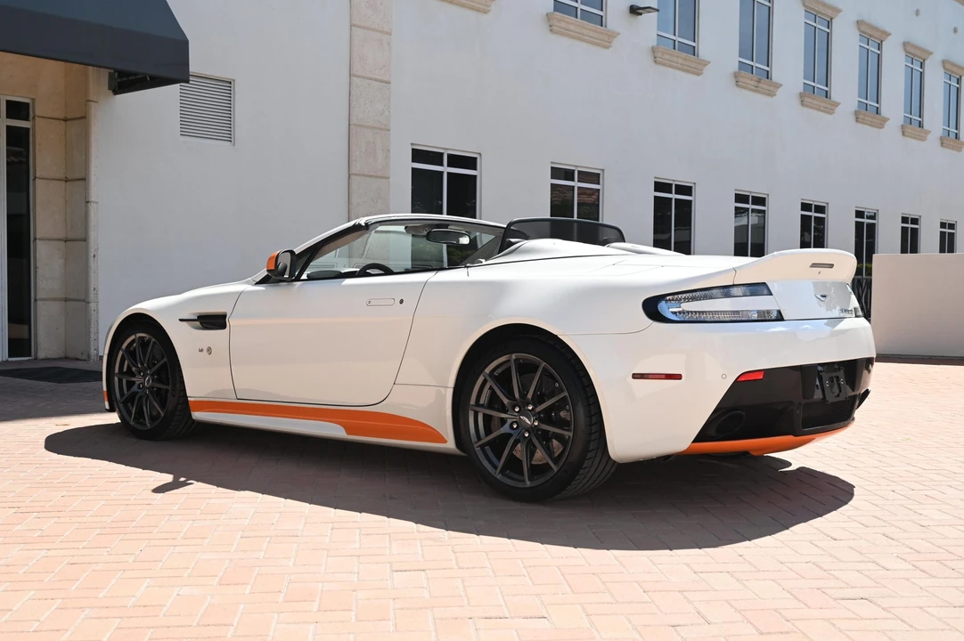 2017 Aston Martin V12 Vantage (2010-2018) - Image 4 of 31
