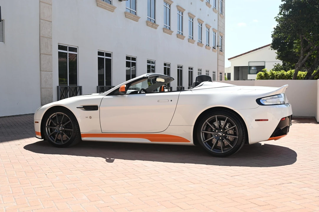 2017 Aston Martin V12 Vantage (2010-2018) - Image 3 of 31