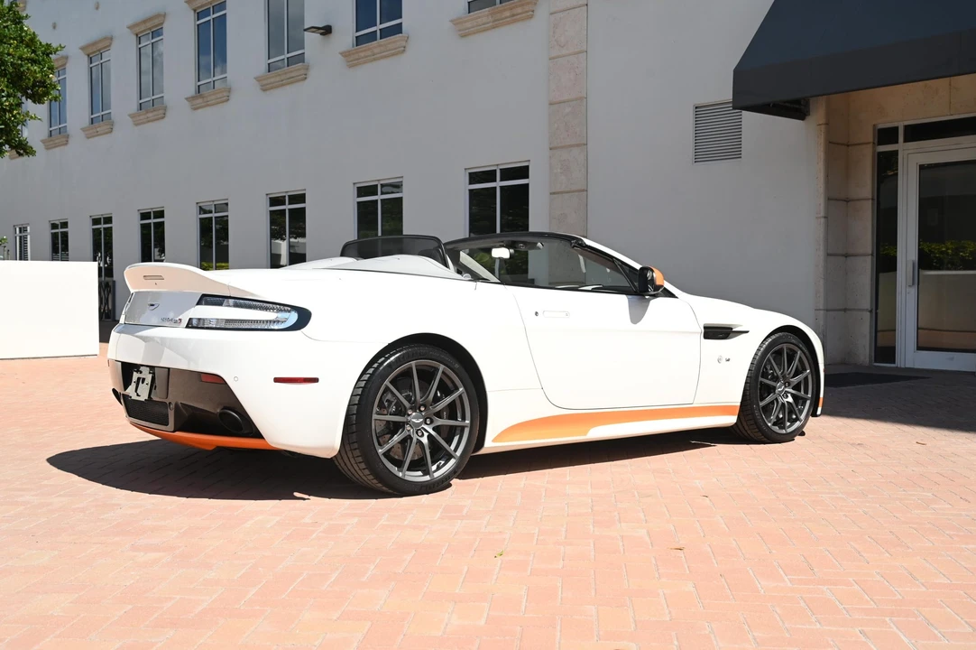 2017 Aston Martin V12 Vantage (2010-2018) - Image 8 of 31