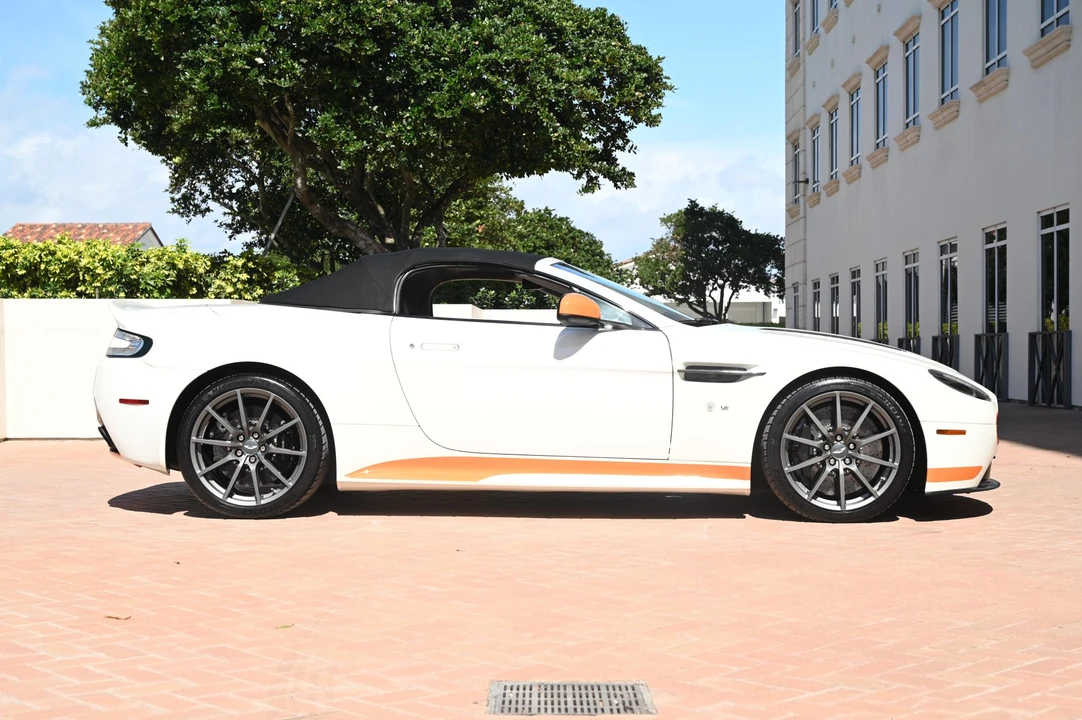 2017 Aston Martin V12 Vantage (2010-2018) - Image 26 of 31