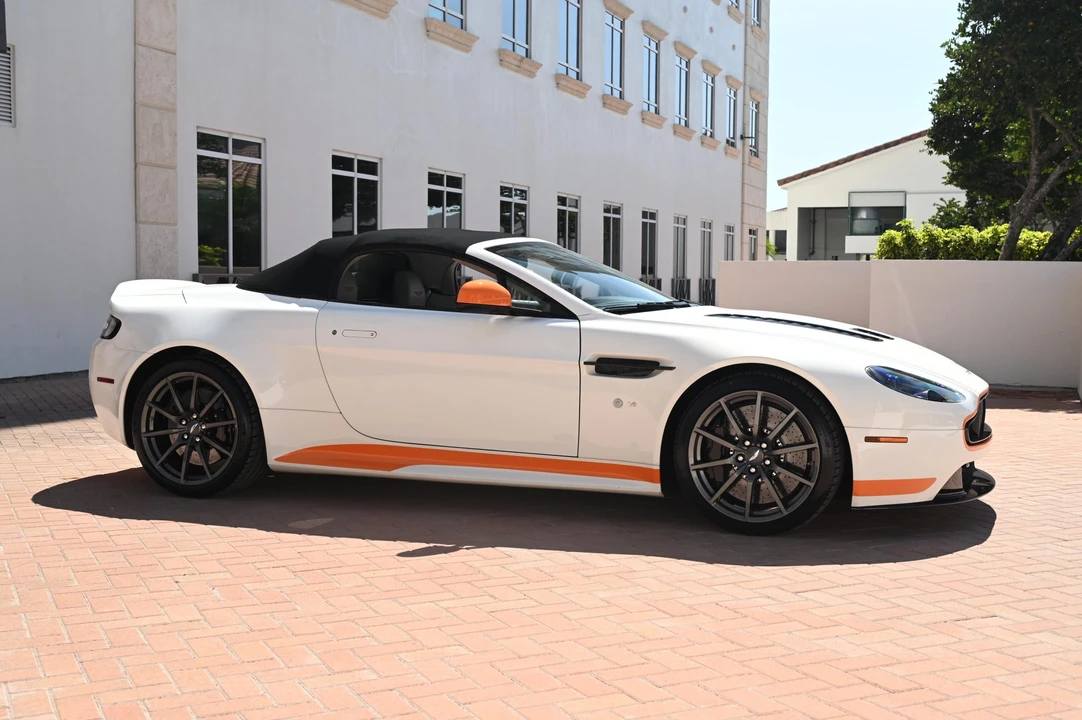 2017 Aston Martin V12 Vantage (2010-2018) - Image 27 of 31