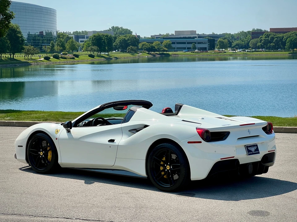 2017 Ferrari 488 Spider - Image 17 of 31