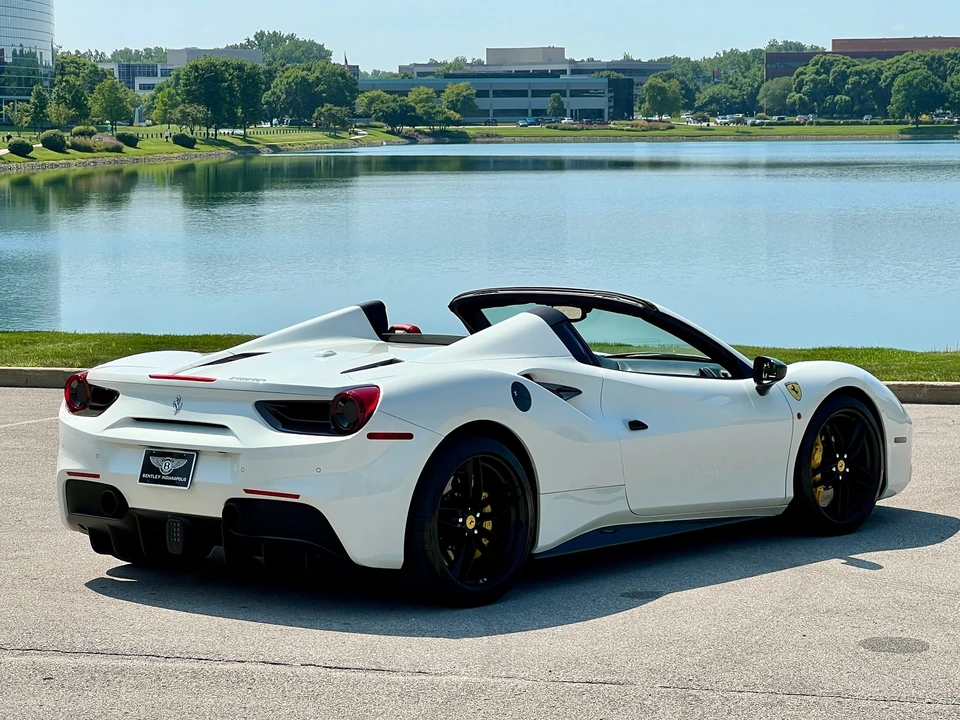 2017 Ferrari 488 Spider - Image 11 of 31