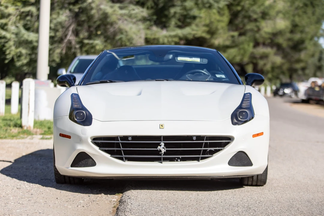 2017 Ferrari California T - Image 9 of 31