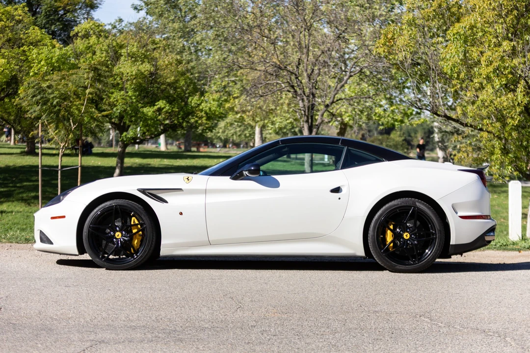 2017 Ferrari California T - Image 17 of 31