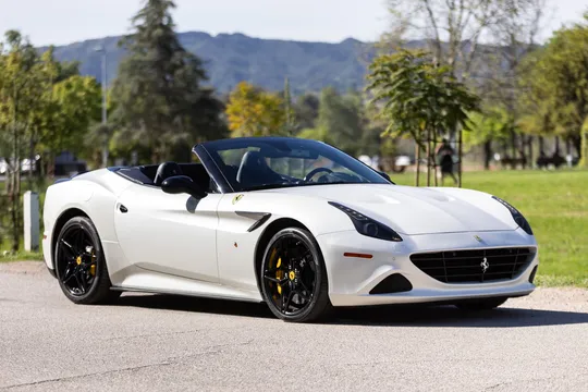2017 Ferrari California T - Image 3 of 31