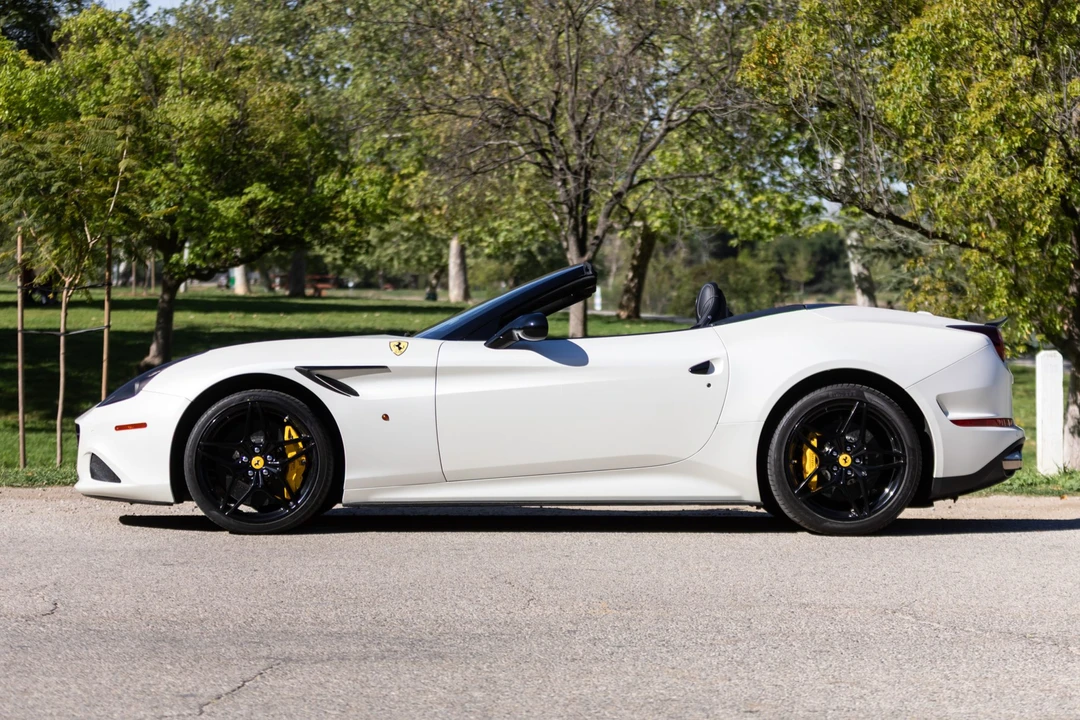 2017 Ferrari California T - Image 7 of 31