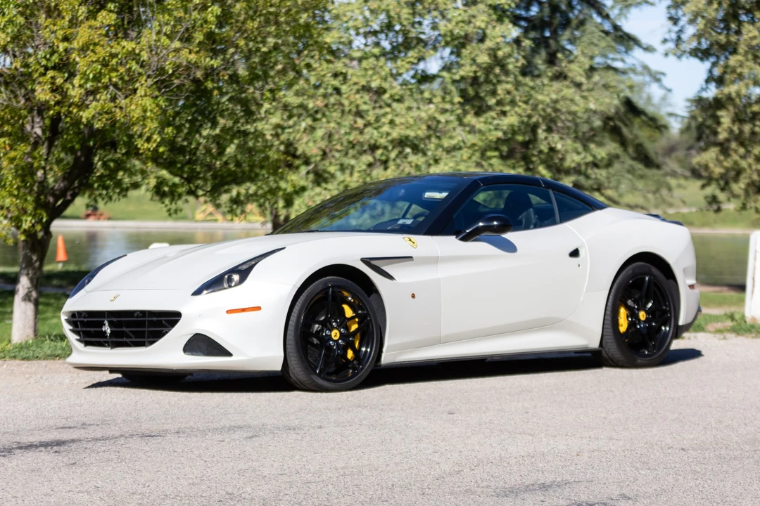 2017 Ferrari California T - Image 8 of 31