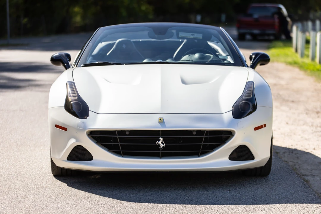 2017 Ferrari California T - Image 2 of 31