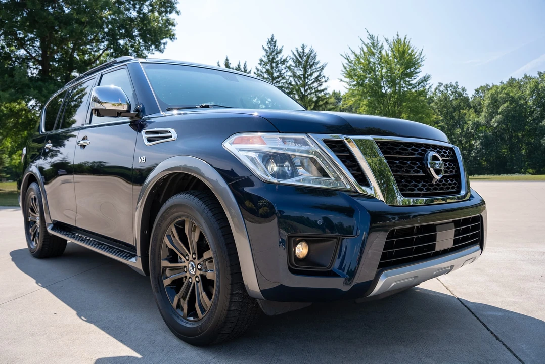 2017 Nissan Armada - Image 27 of 31