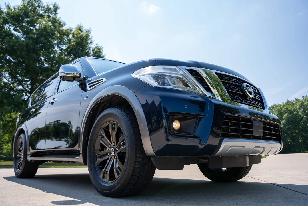 2017 Nissan Armada - Image 28 of 31