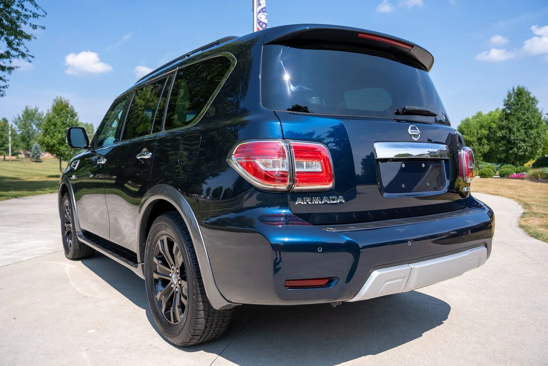 2017 Nissan Armada - Image 16 of 31