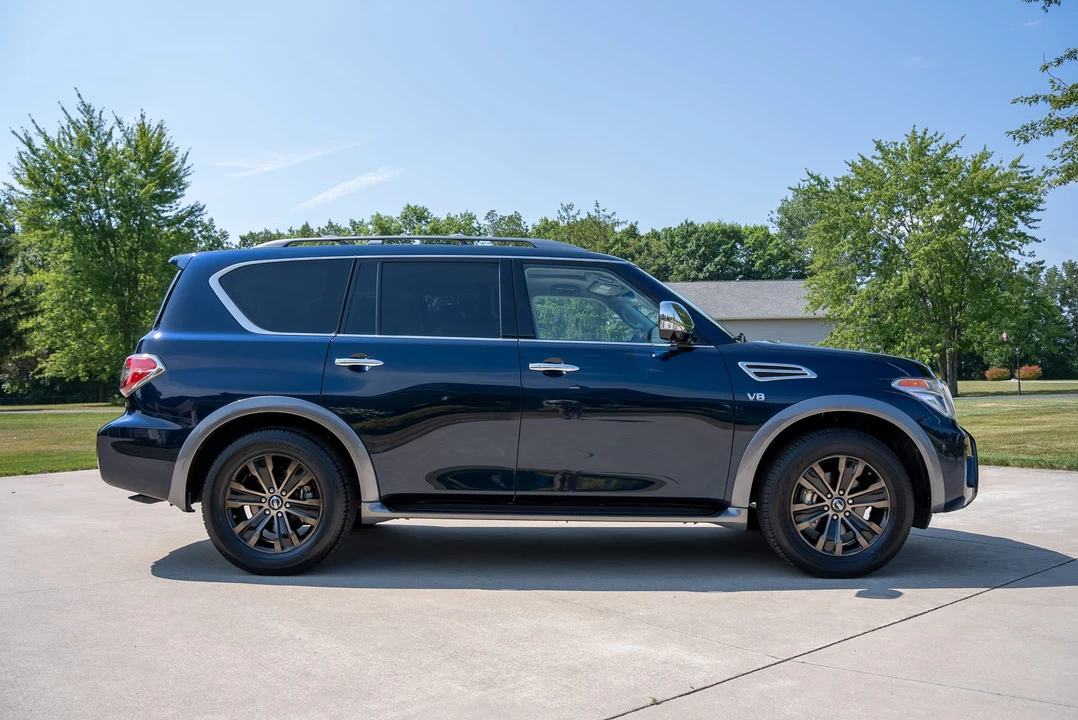 2017 Nissan Armada - Image 23 of 31